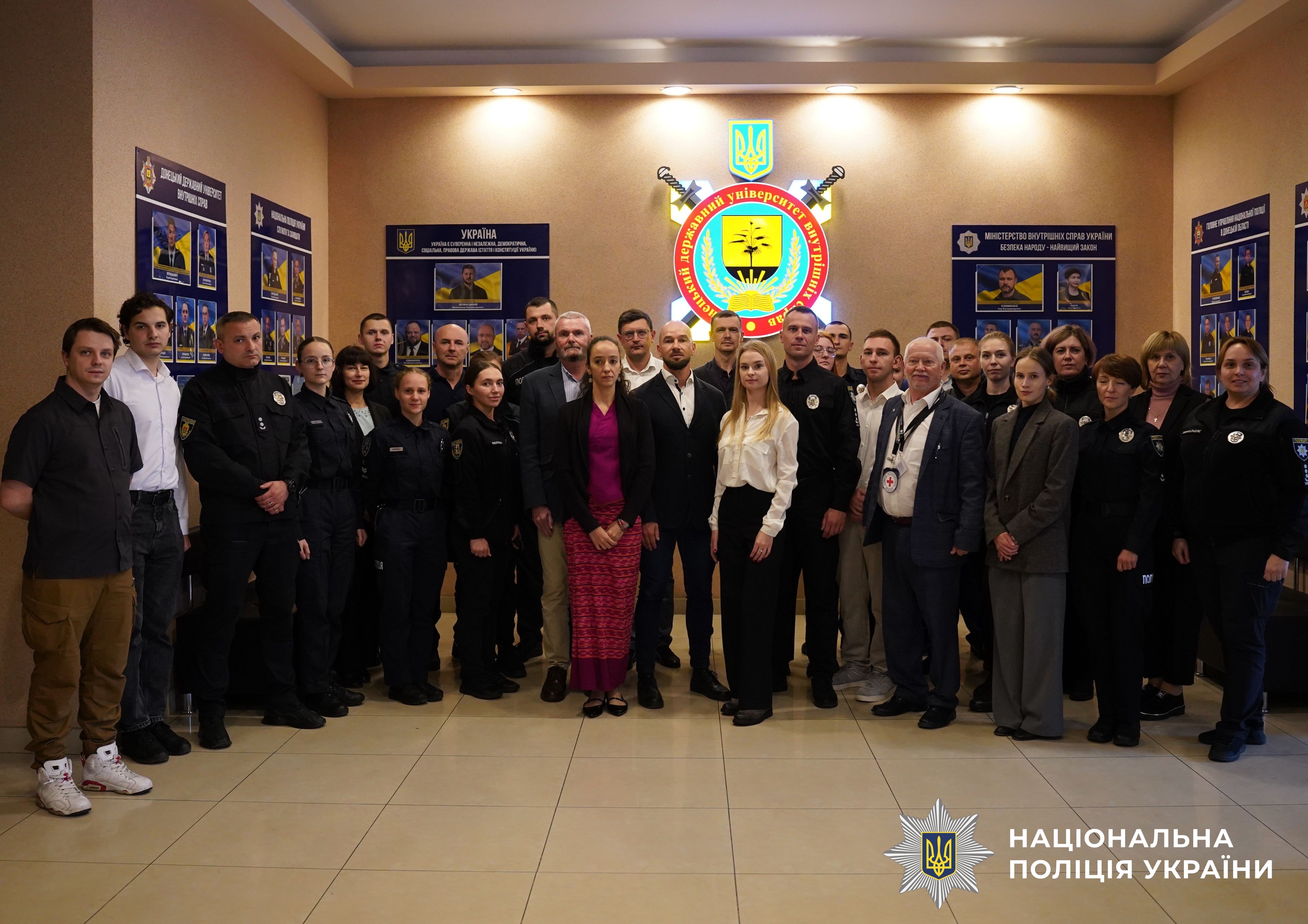 учасники тренінгу з представниками МКЧХ