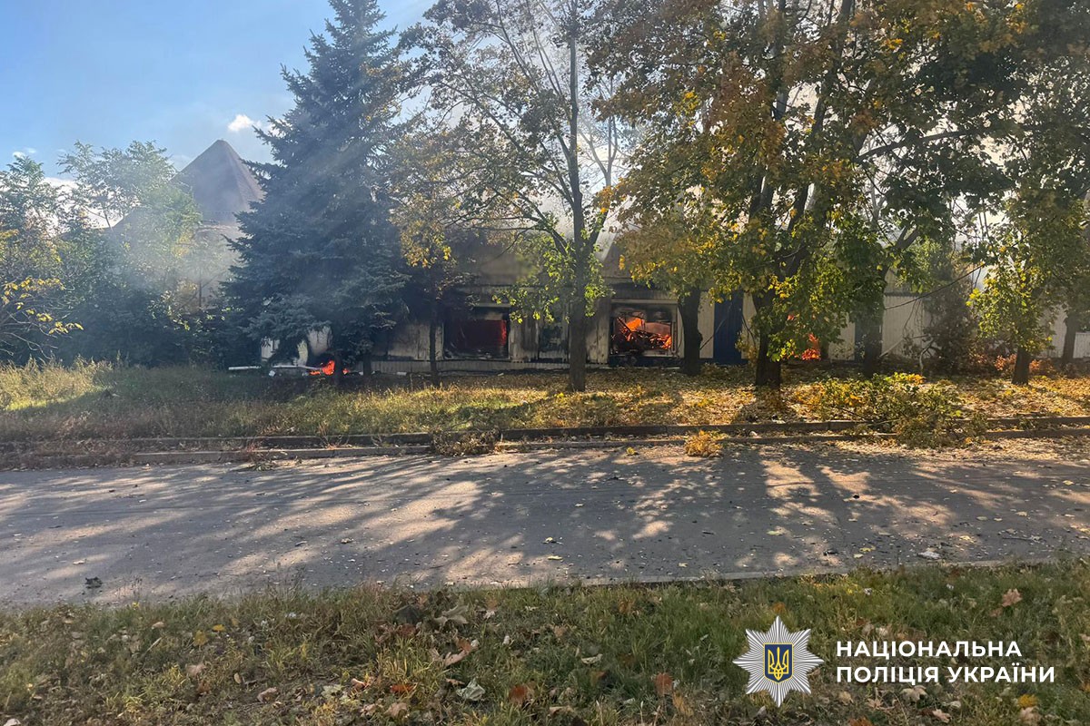 Горить будівля