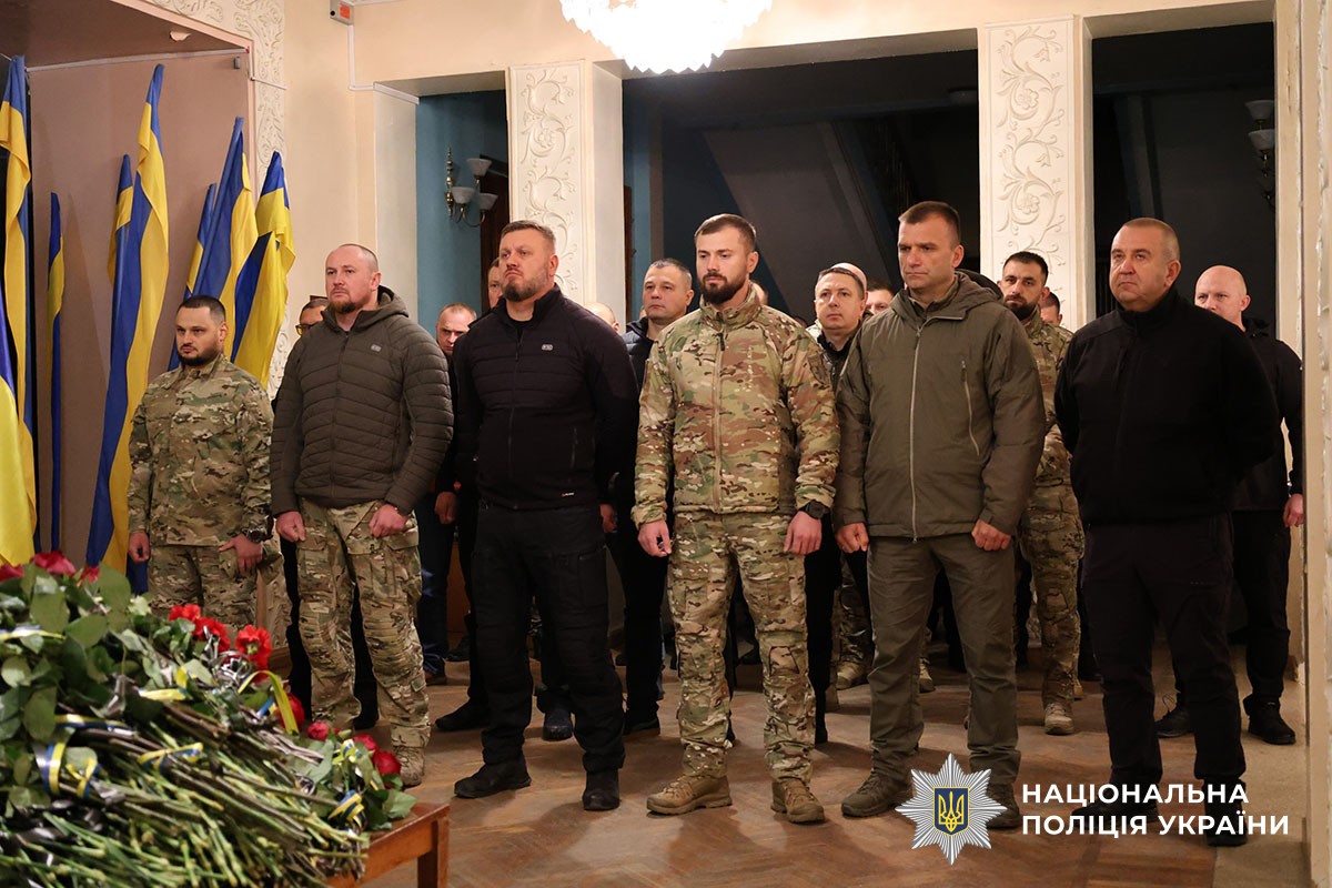 Прощання з полеглим поліцейським Іваном Фесенком