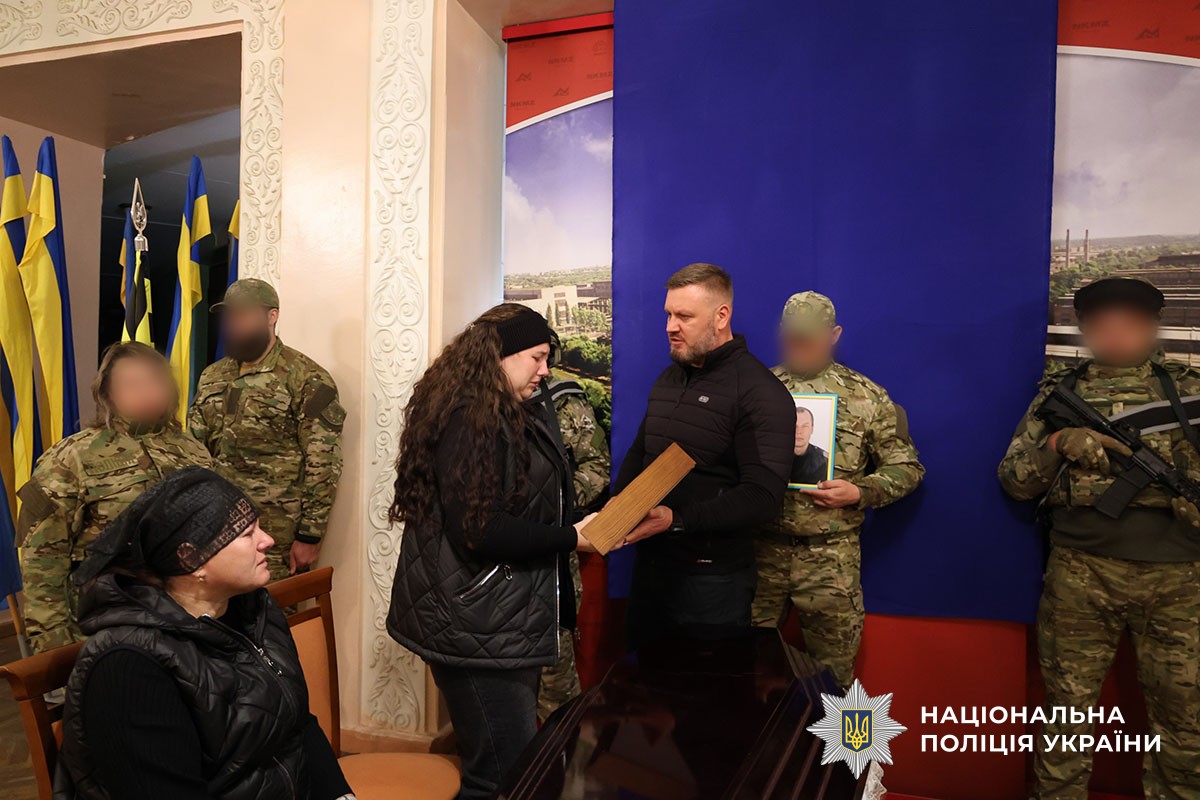Прощання з полеглим поліцейським Іваном Фесенком