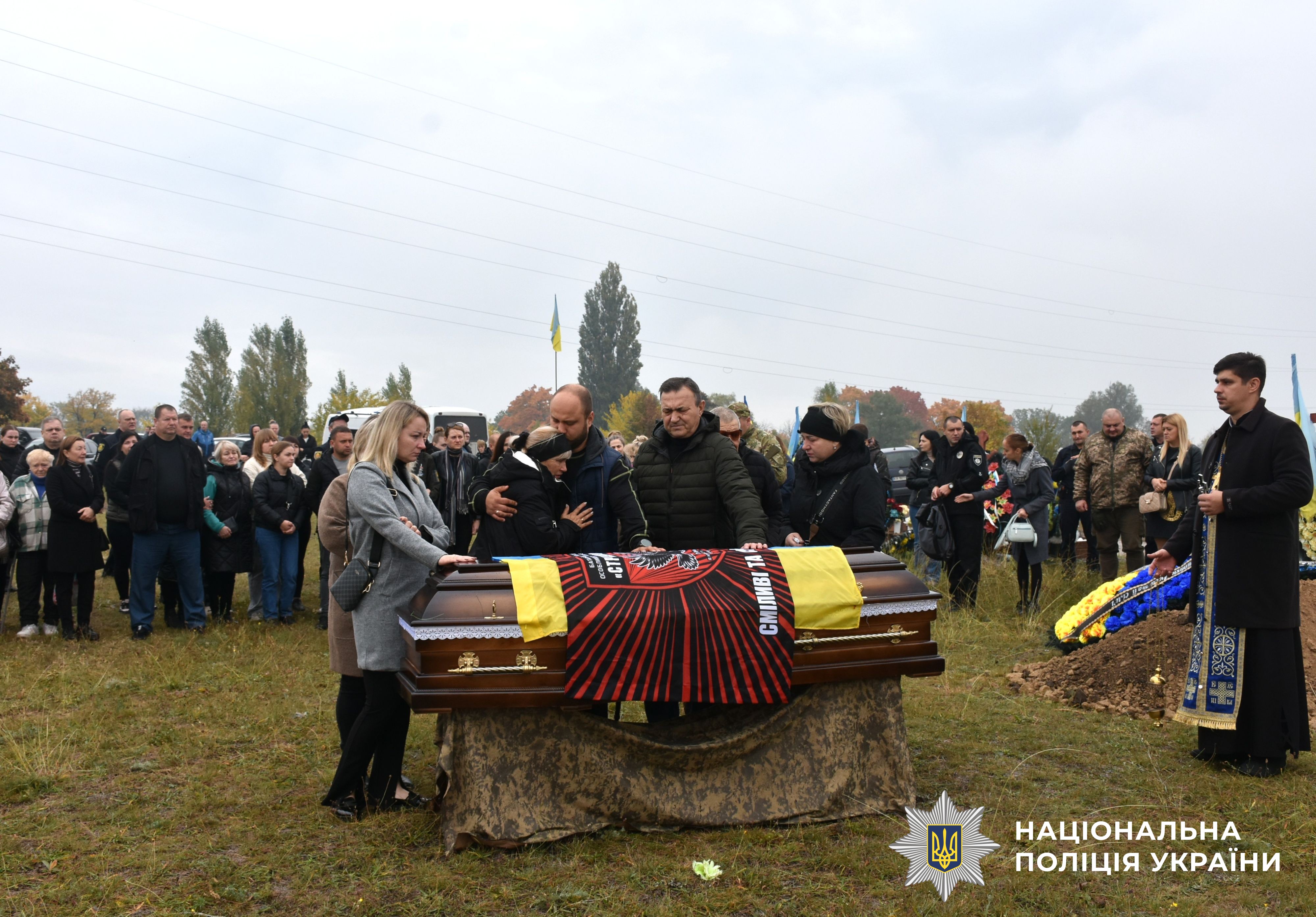 рідні та близькі прощаються із загиблим