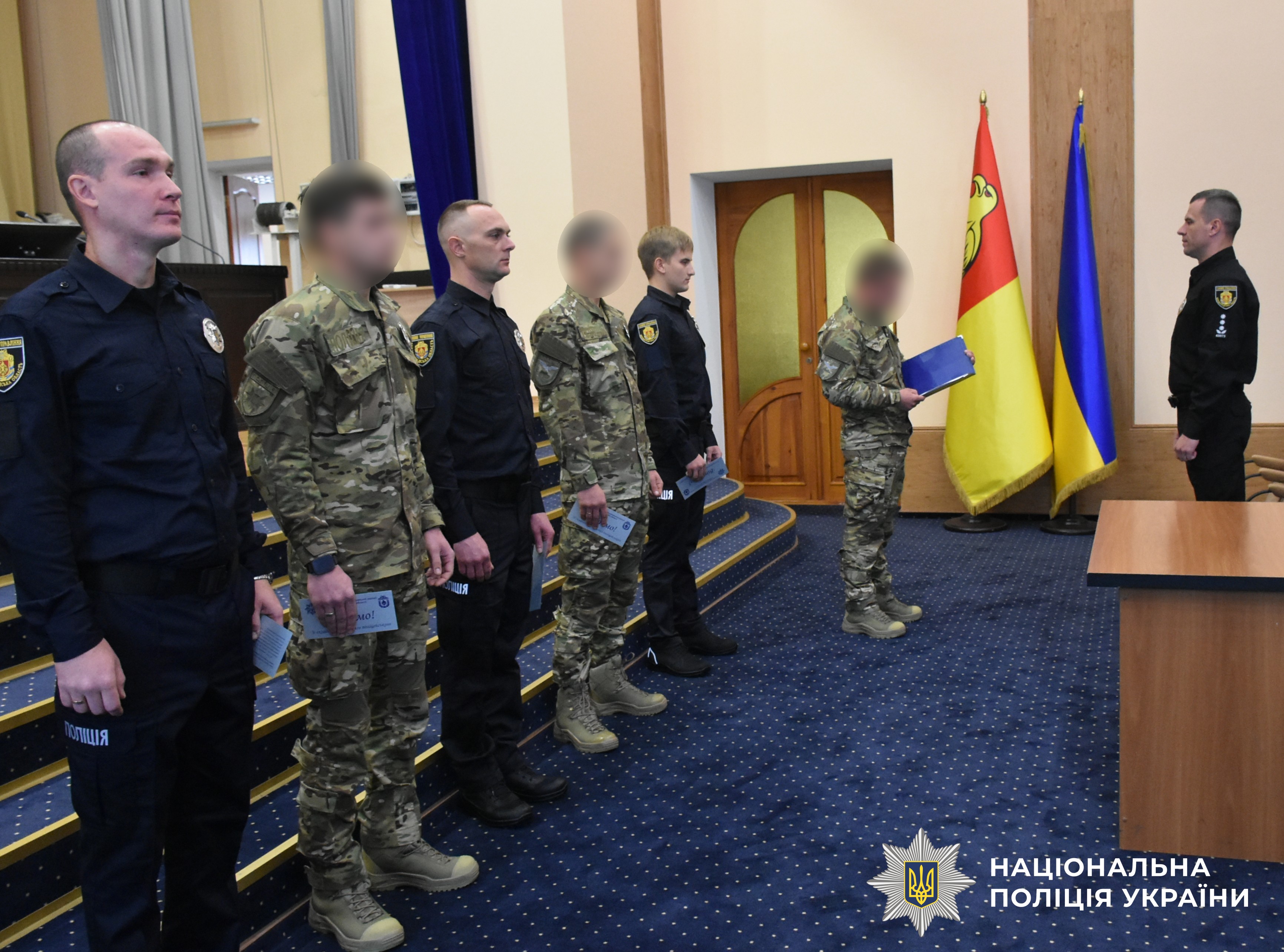 поліцейські складають присягу