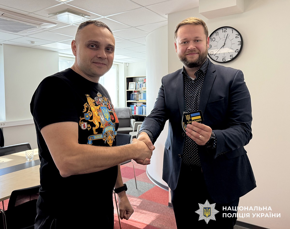 Начальник ГУНП в Житомирській області з представником прокуратури Естонії.