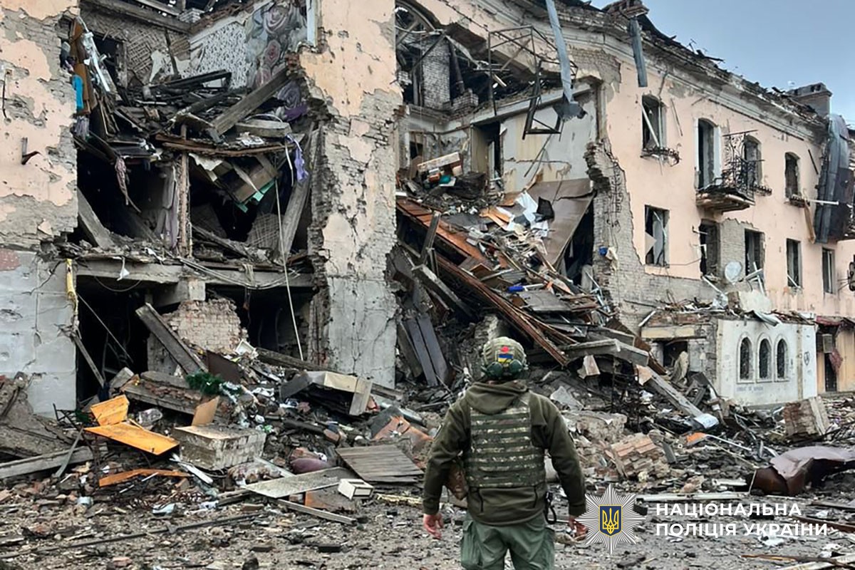 Зруйнована багатоповерхівка