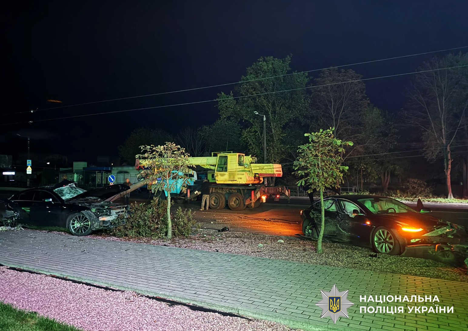 Два автомобілі