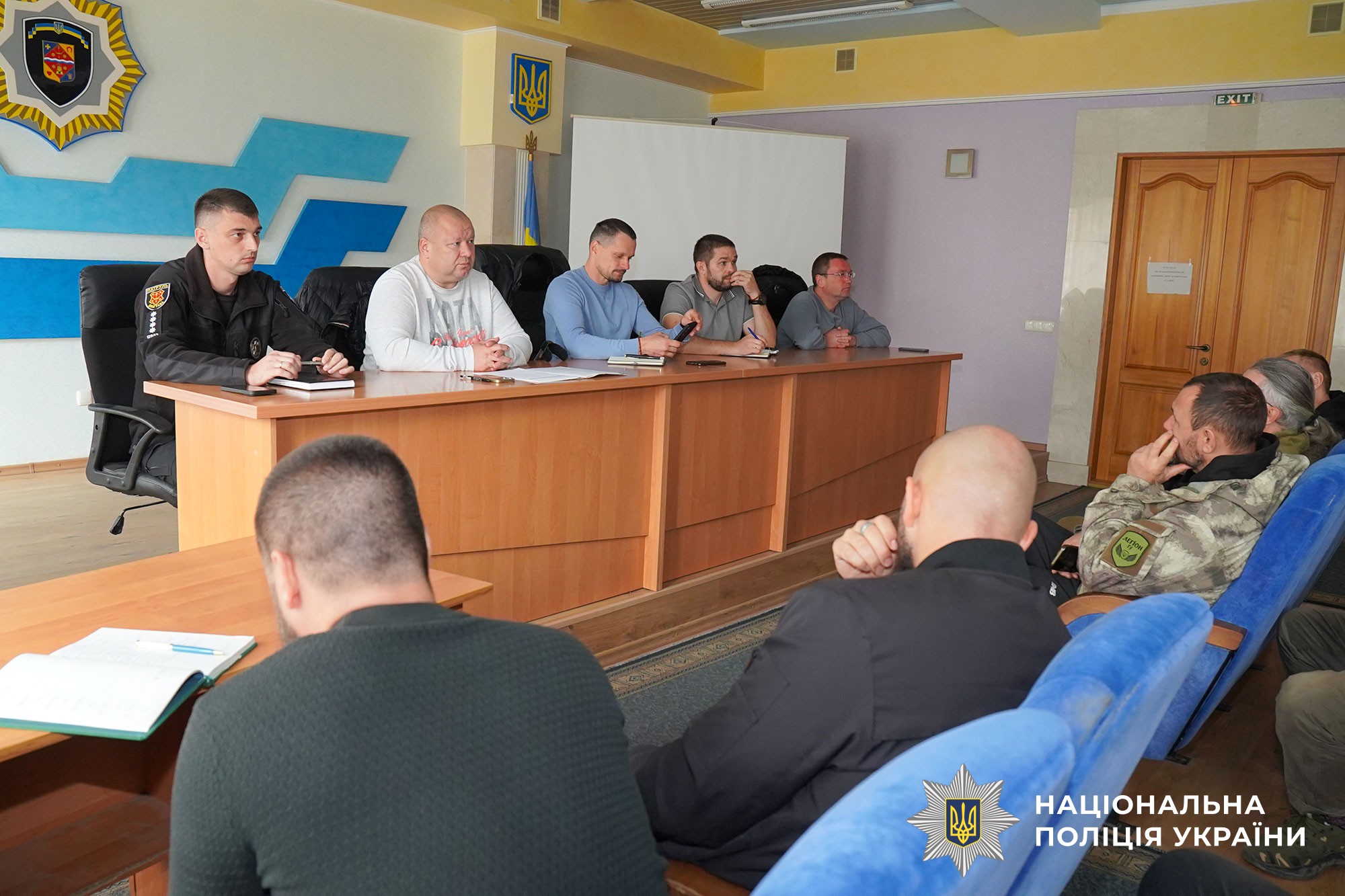 Учасники наради під час обговорення