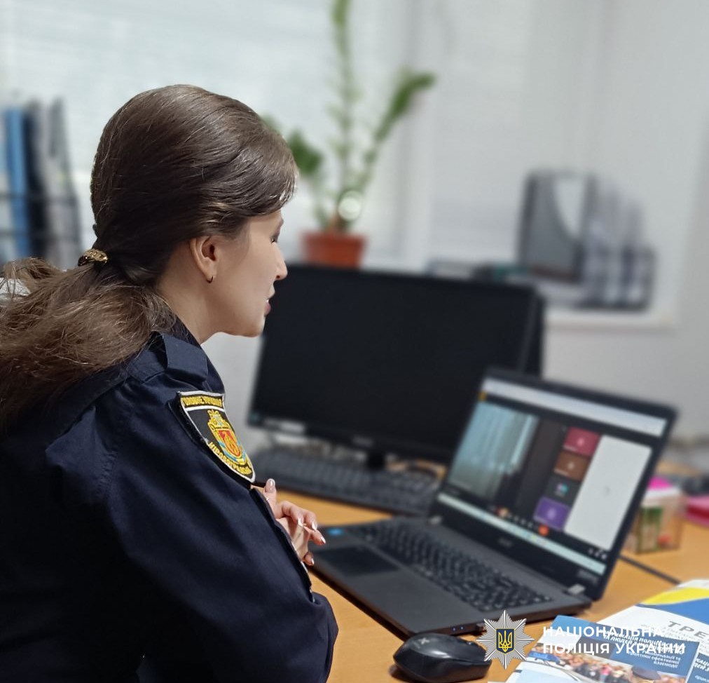Керівниця сектору протидії домашньому насильству під час онлайн-заходу