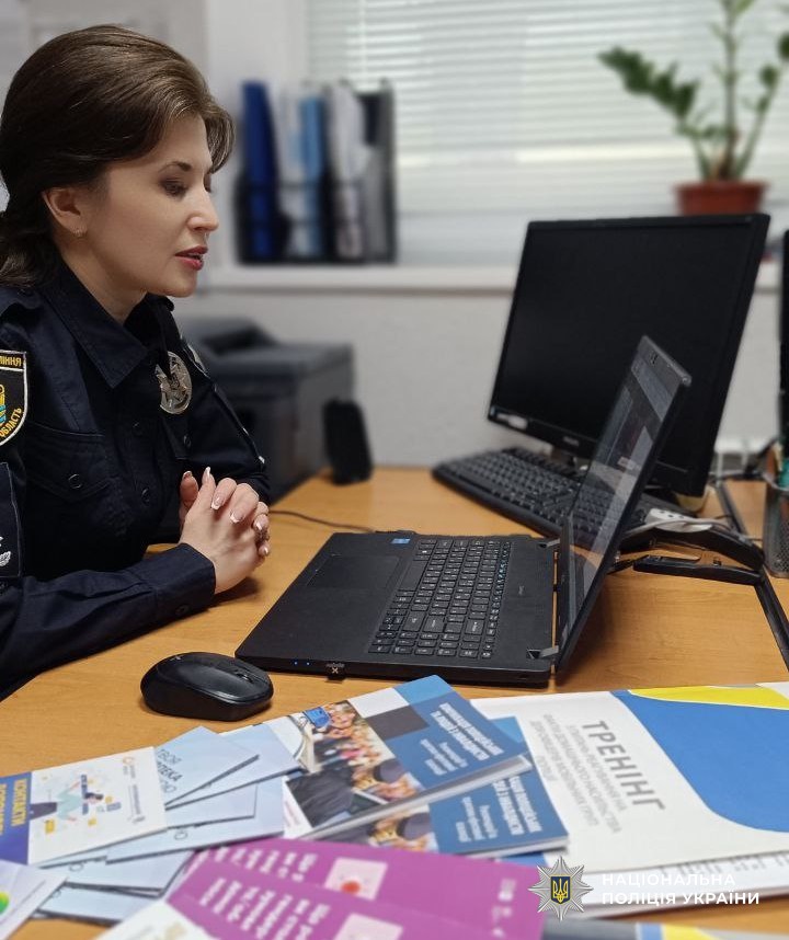 Керівниця сектору протидії домашньому насильству під час онлайн-заходу