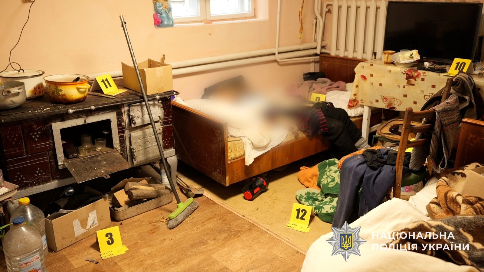 Тіло вбитої закарпатки на ліжку
