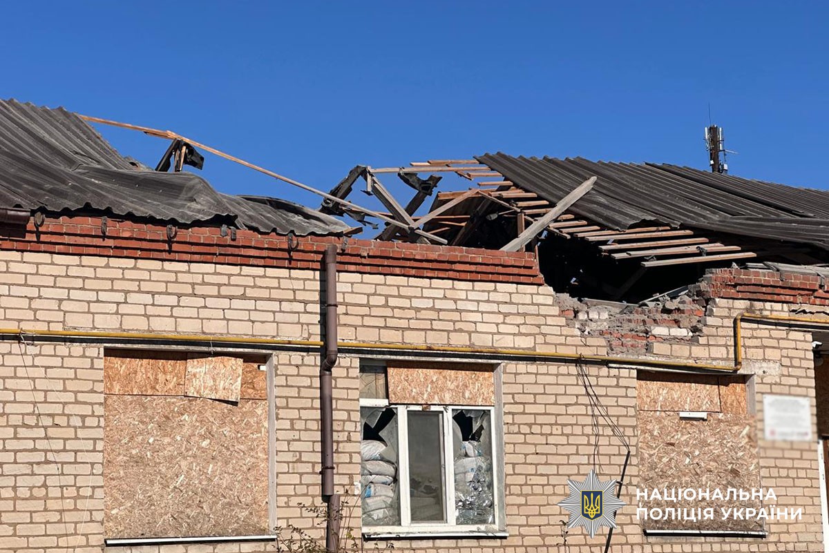 Будинок без даху і вікон