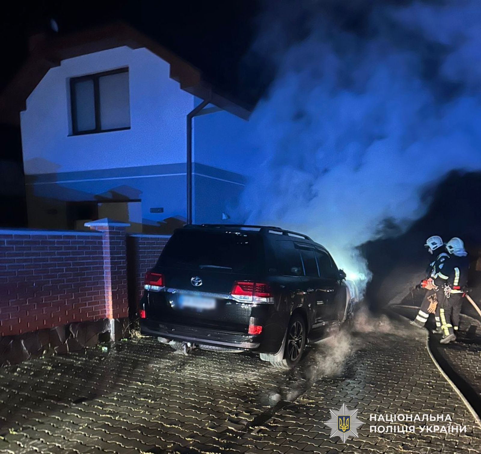 Палає автомобіль, який на замовлення підпалив житель Мукачева