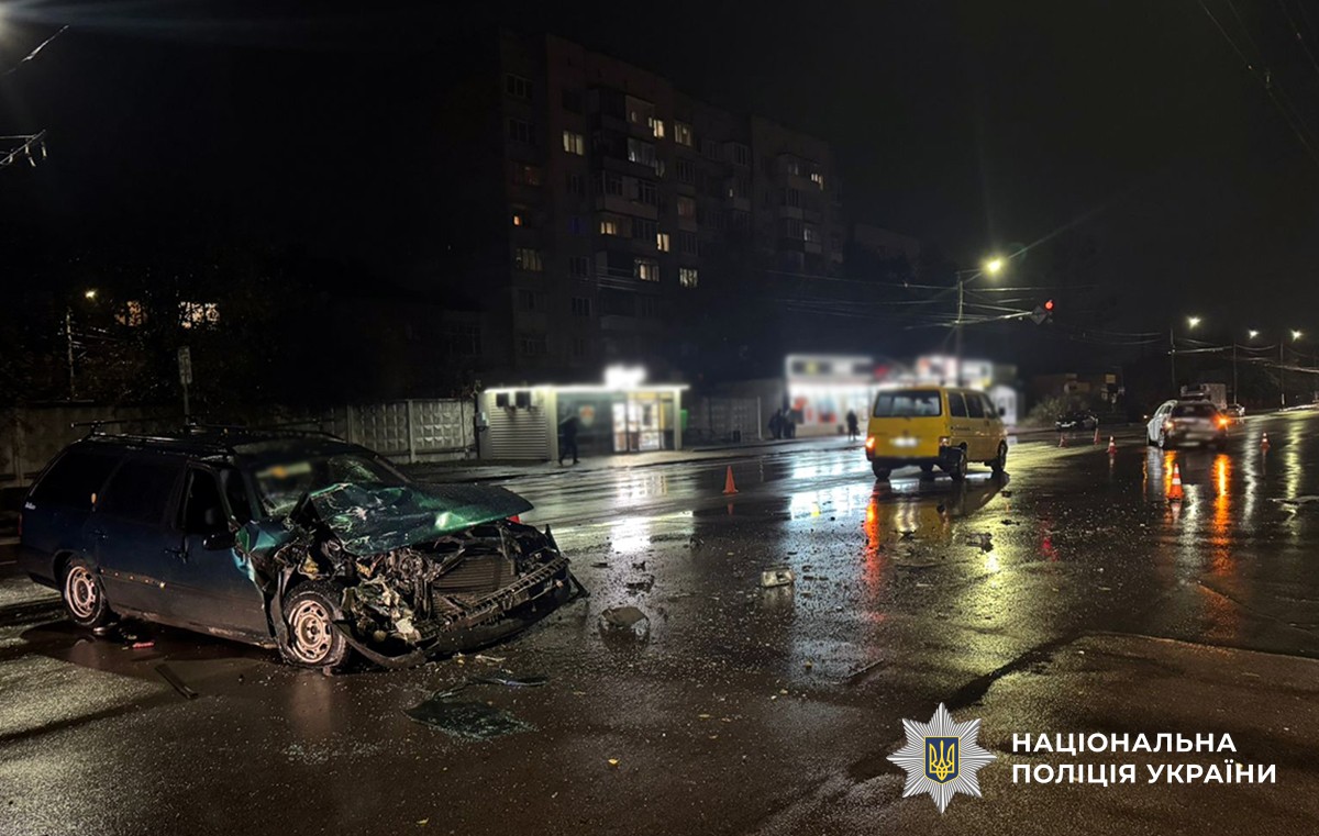 Пошкоджені три автомобілі у результаті ДТП у темну пору доби