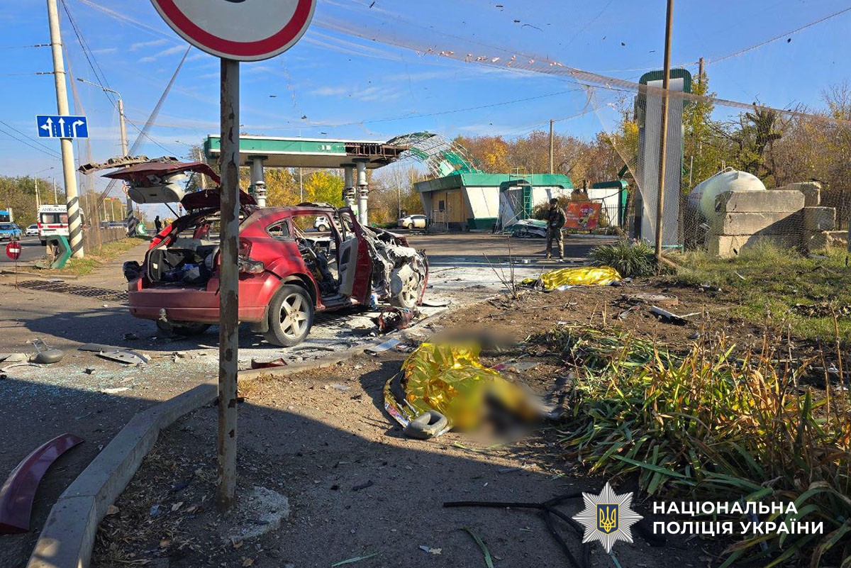 Пошкоджений вибухом автомобіль