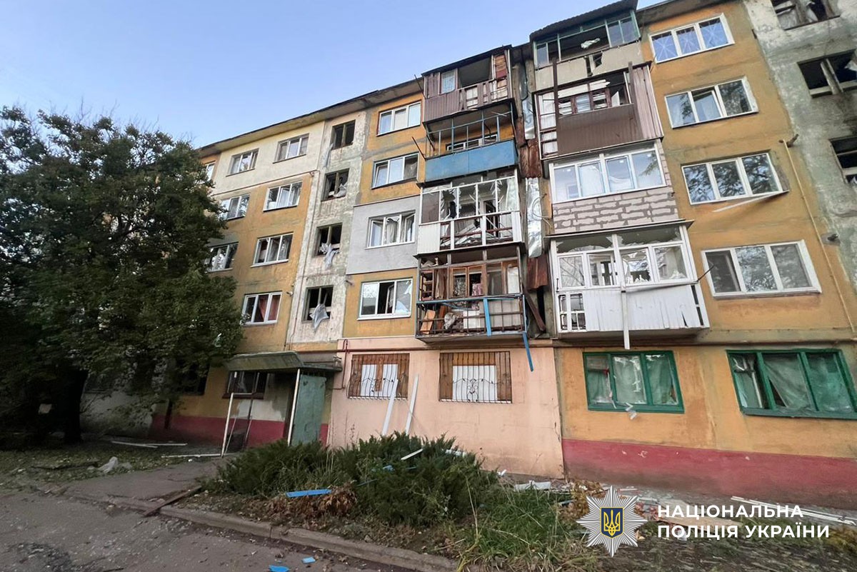 Пошкоджена багатоповерхівка без вікон