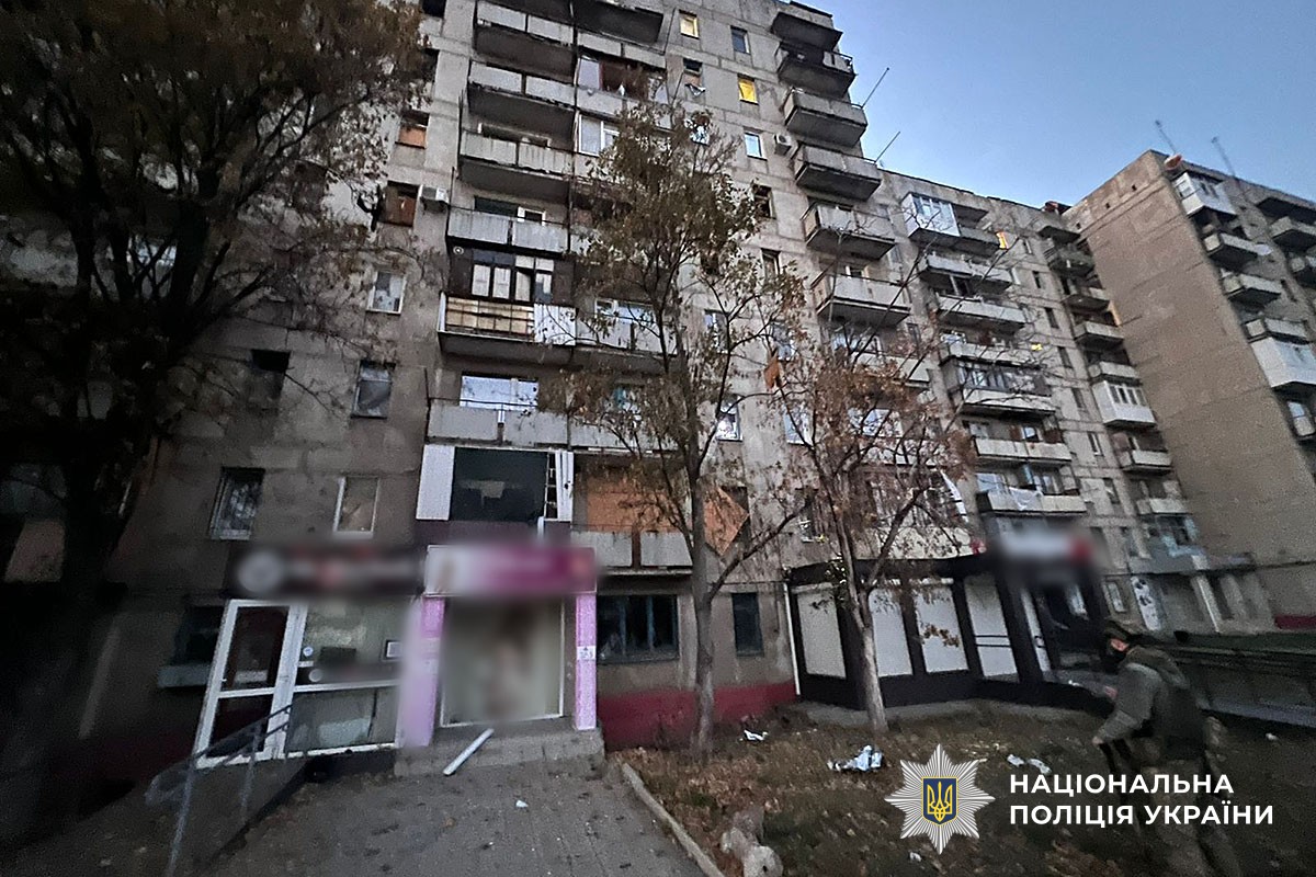 Пошкоджена багатоповерхівка без вікон