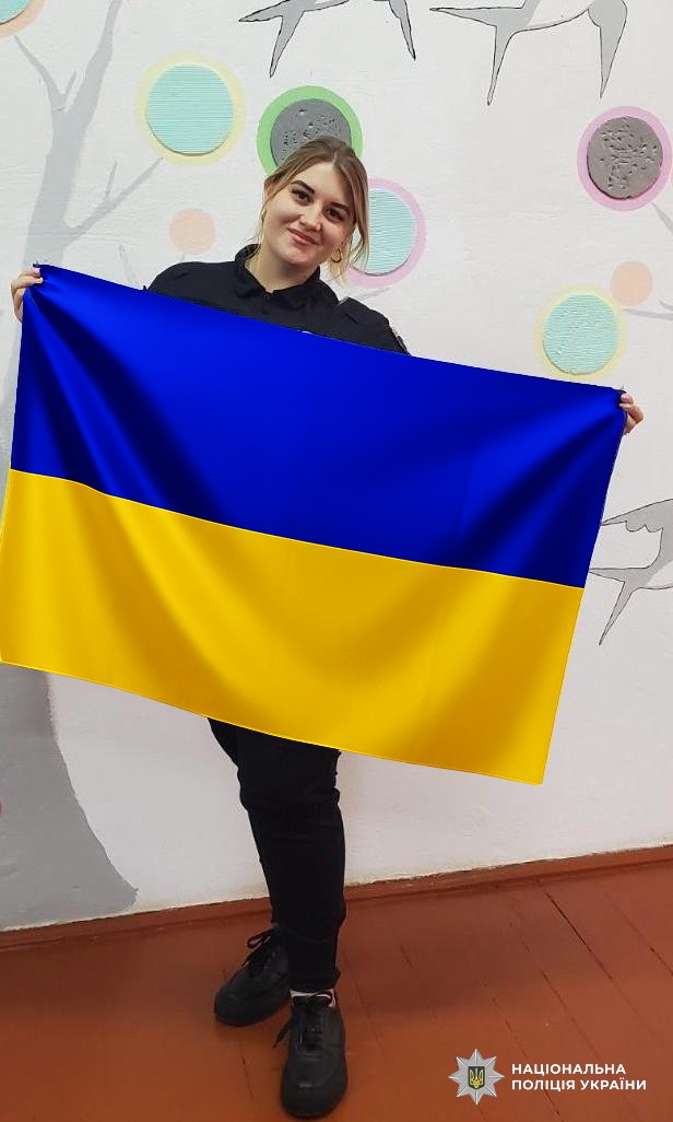 Вже понад рік старший летенант поліції несе службу в ліцеї села Угерсько Стрийського району Львівщини. За цей час офіцер заслужила довіру та любов як педагогів, так і учнів.