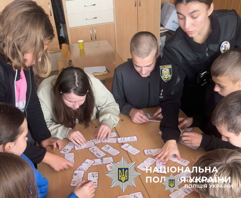 Канікули без надзвичайних подій: офіцери служби освітньої безпеки провели профілактичні уроки для дітей