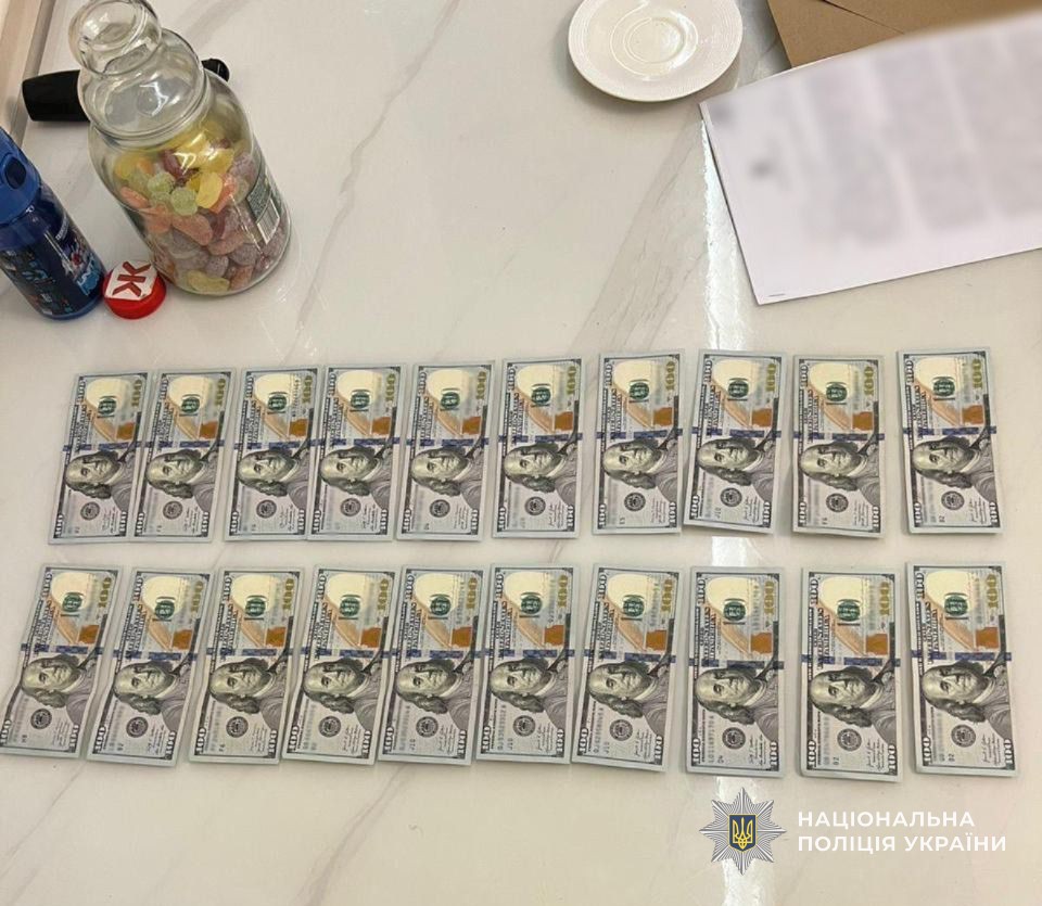 Готівка, вилучена в одного із підозрюваних