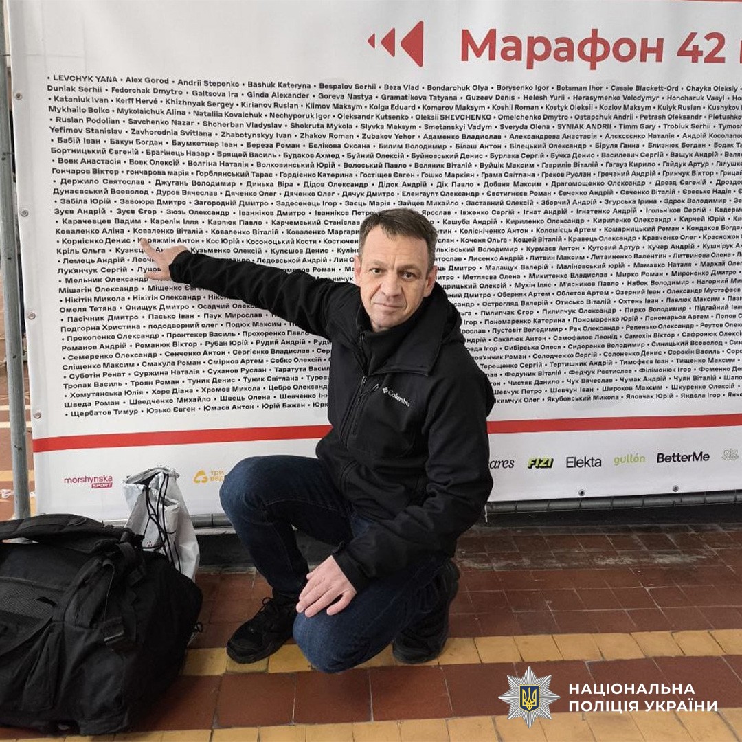 поліцейський взяв участь в марафоні з бігу