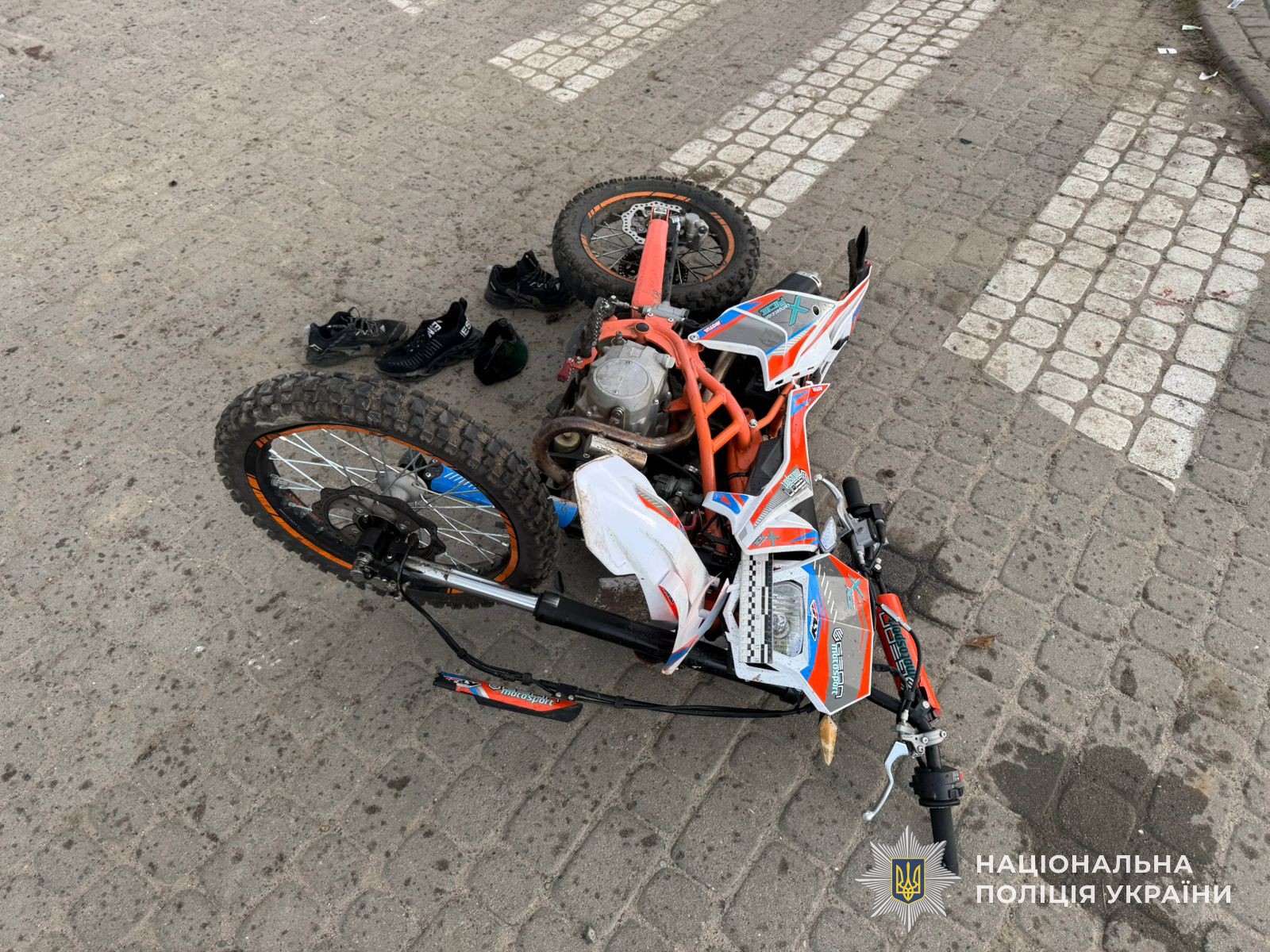 У Львівському районі внаслідок зіткнення з автомобілем травмовані малолітні водій та пасажир мотоцикла – поліцейські встановлюють обставини