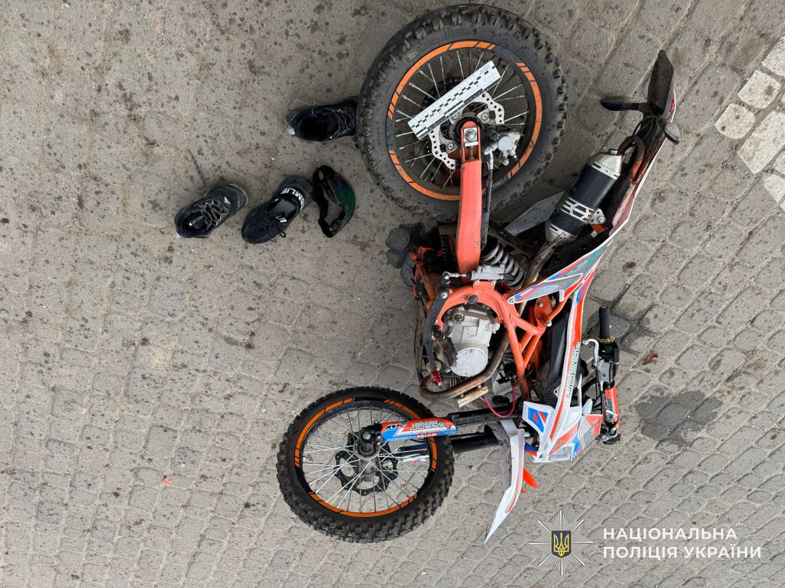 У Львівському районі внаслідок зіткнення з автомобілем травмовані малолітні водій та пасажир мотоцикла – поліцейські встановлюють обставини