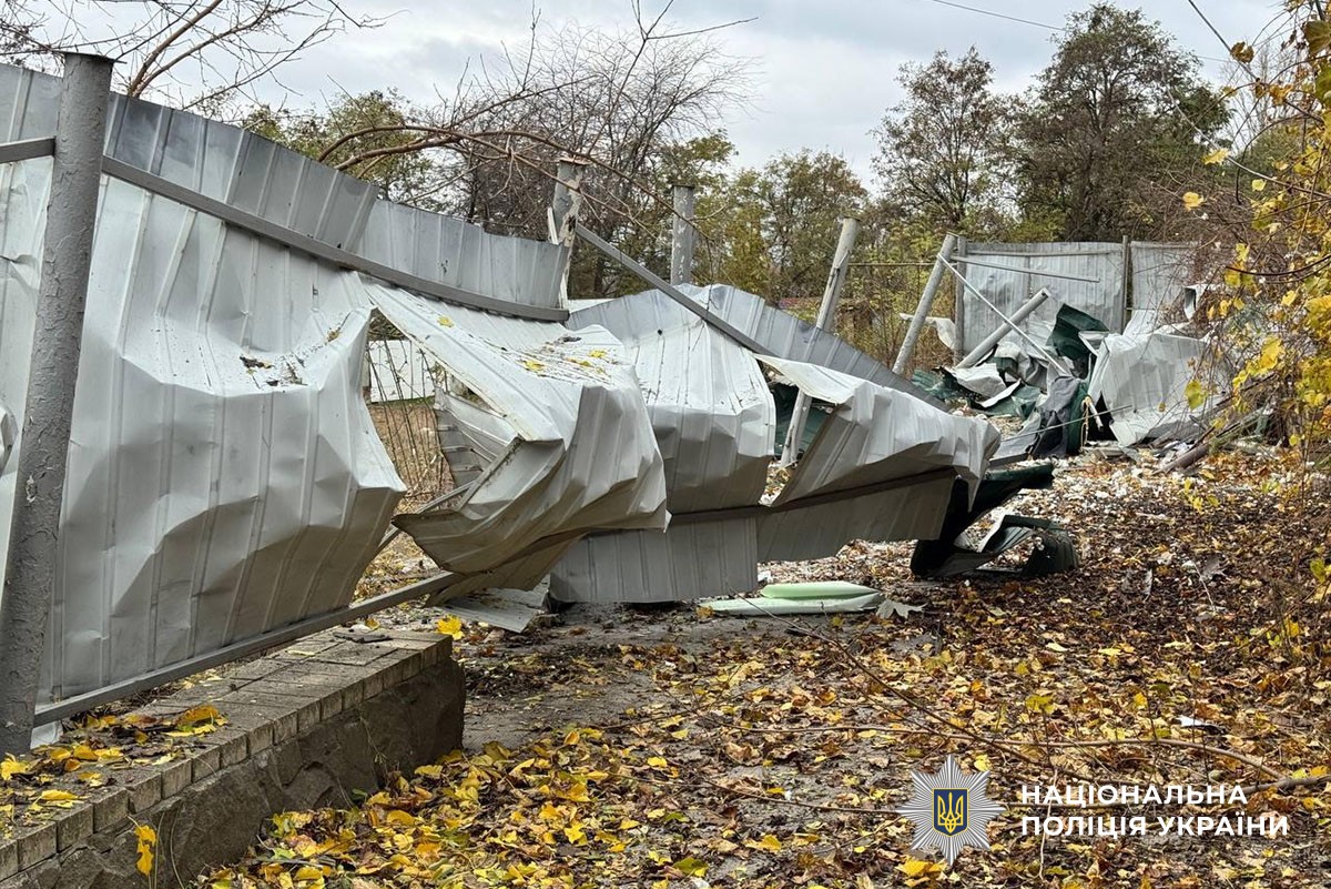 Пошкоджений паркан