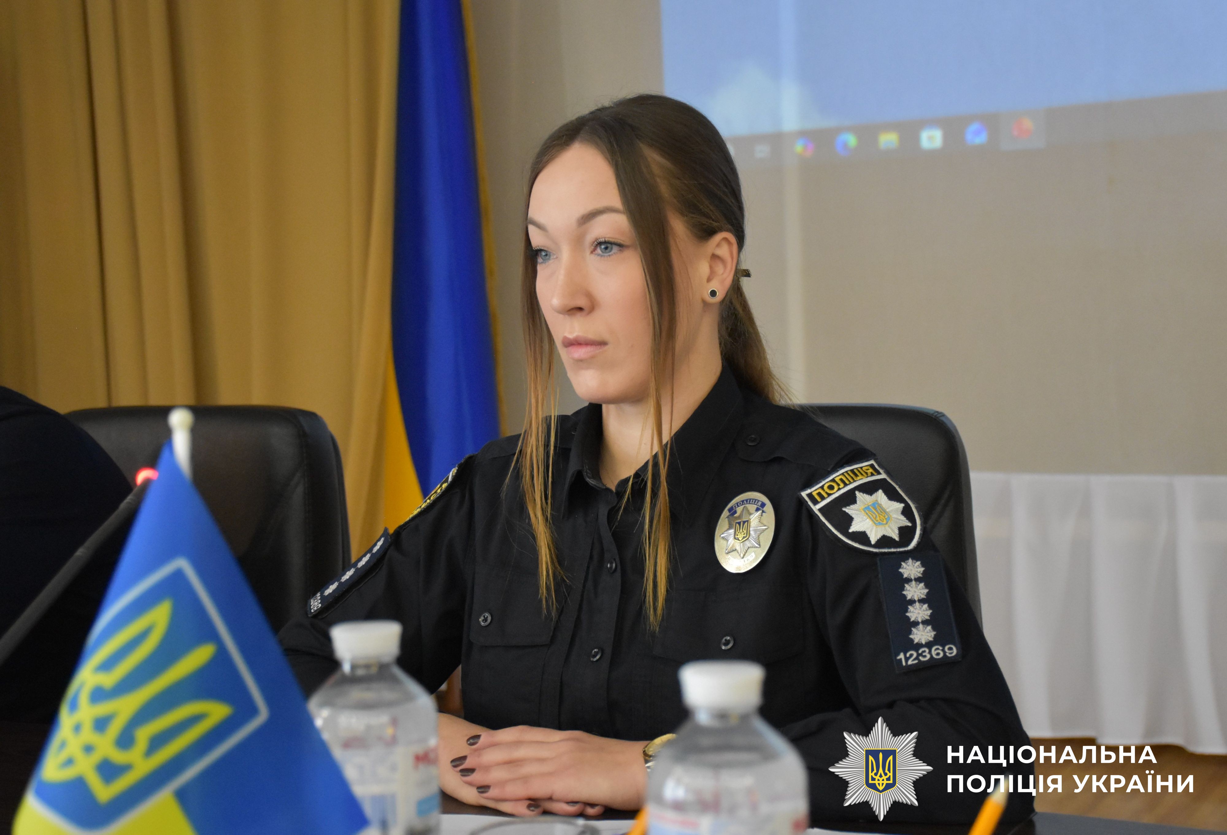 поліцейська, яка проводить заняття