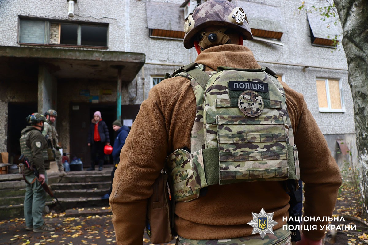 Поліцейський з евакуаційного екіпажу