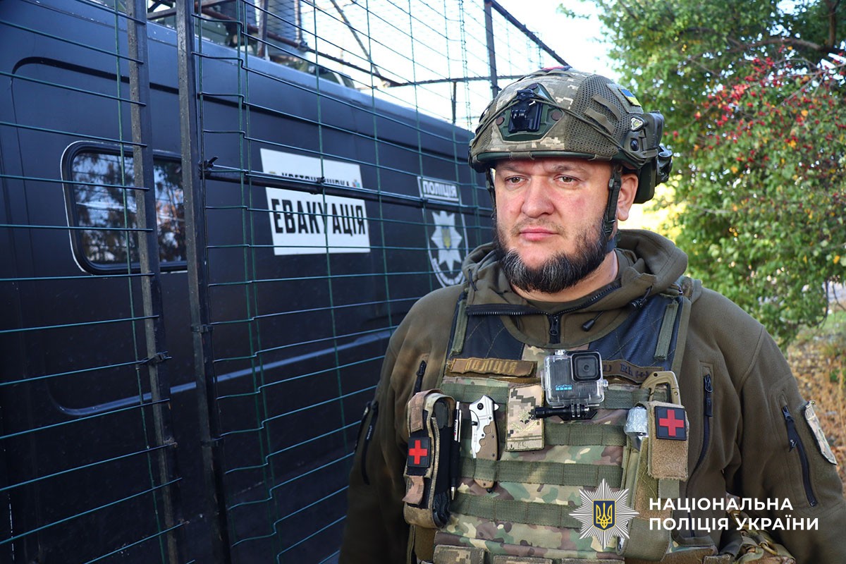 Поліцейський з евакуаційного екіпажу