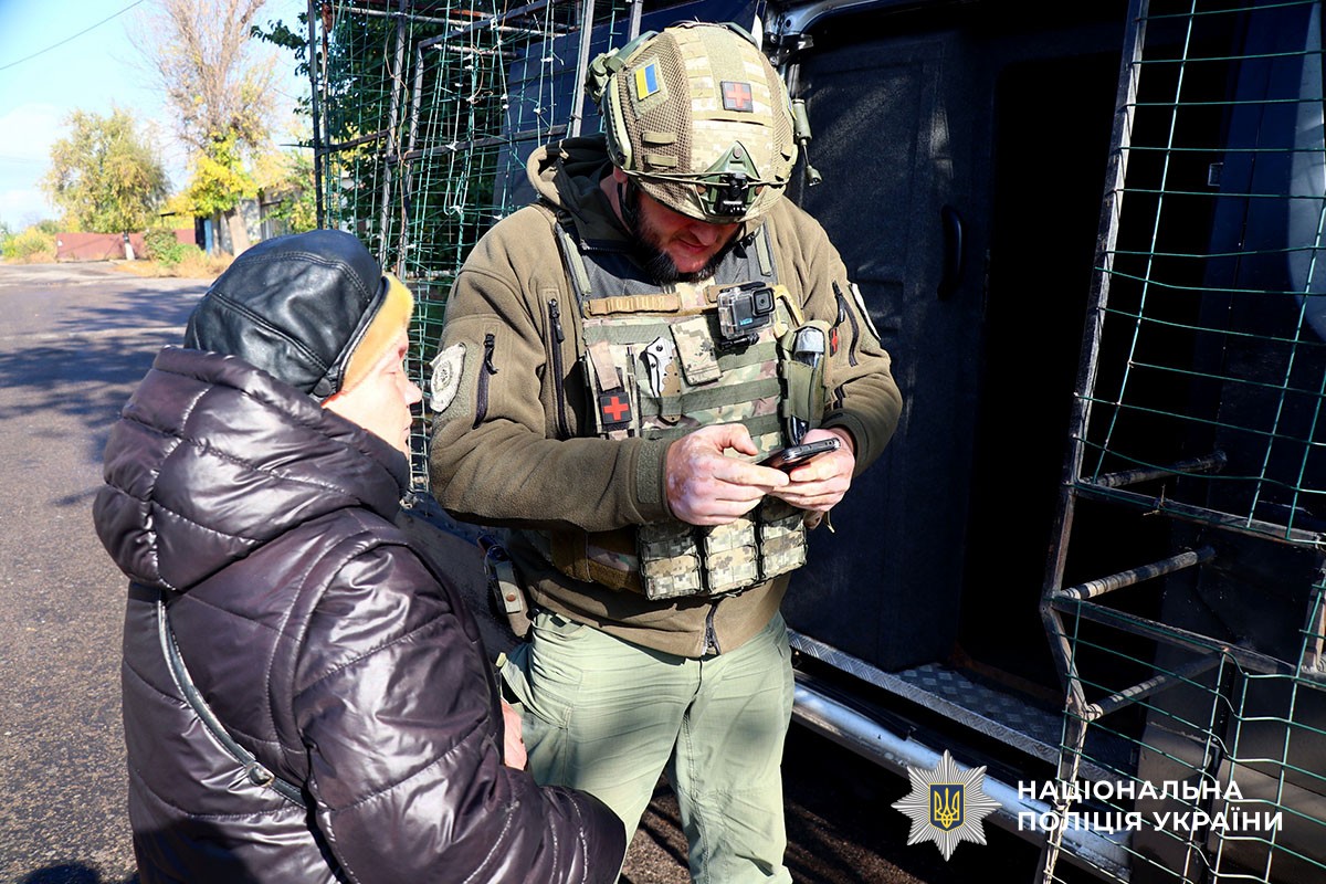 Поліцейський з евакуаційного екіпажу