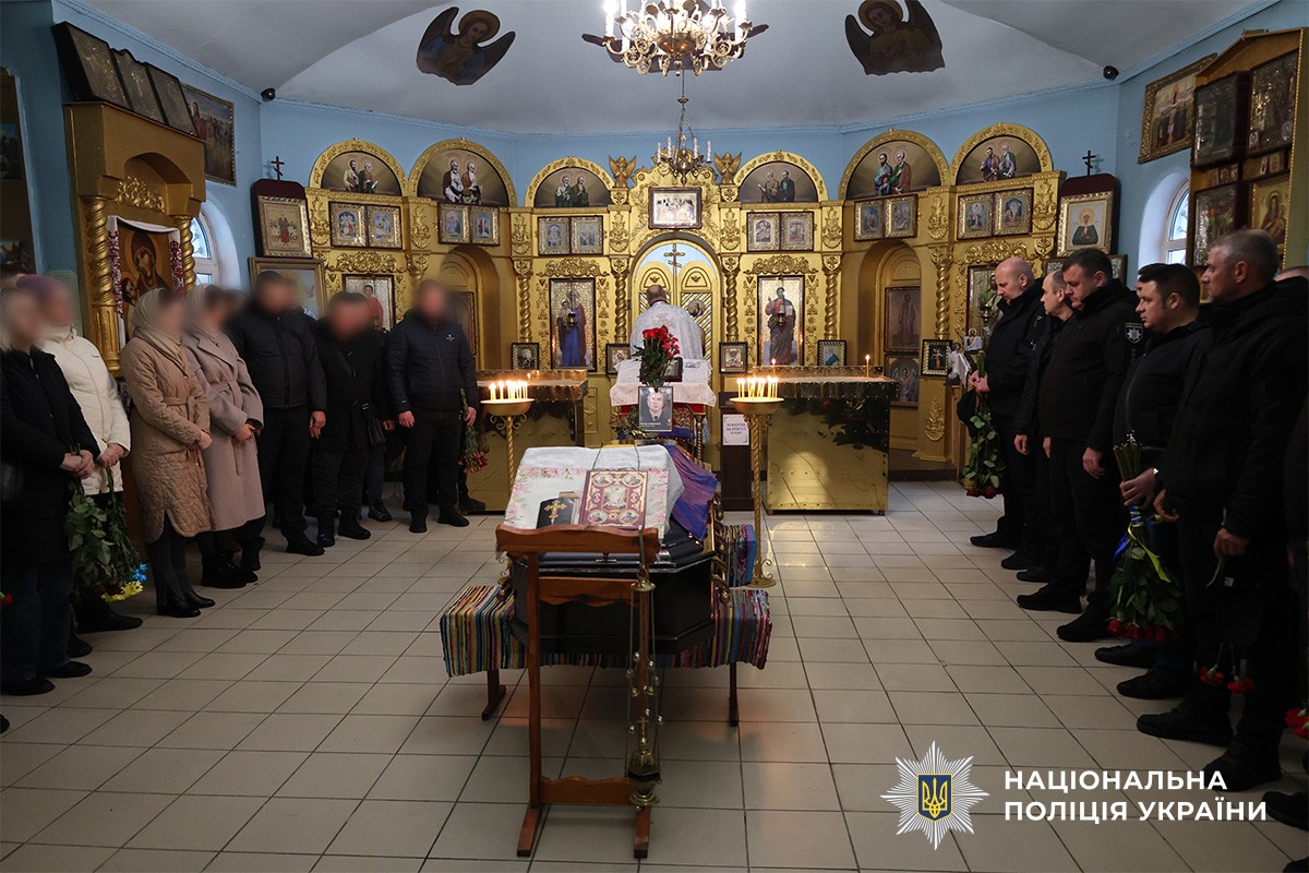 Поліцейські попрощались з полеглим колегою