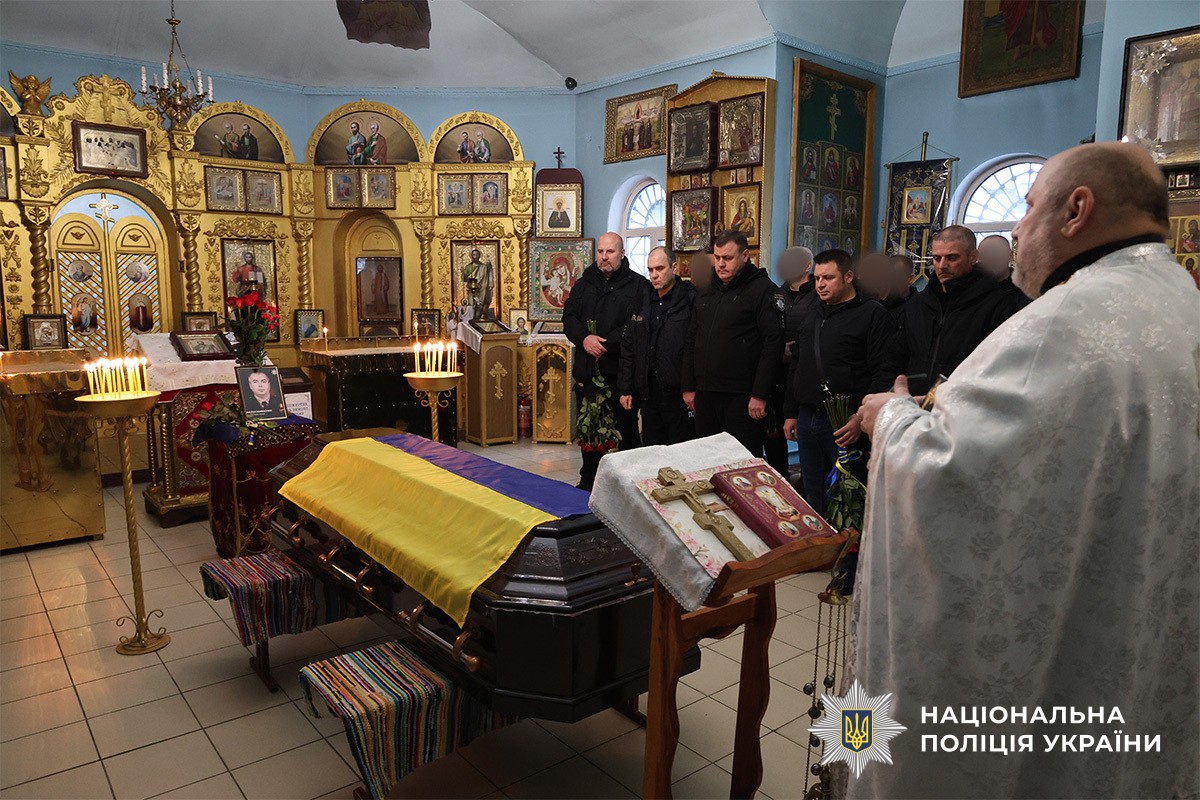 Поліцейські попрощались з полеглим колегою