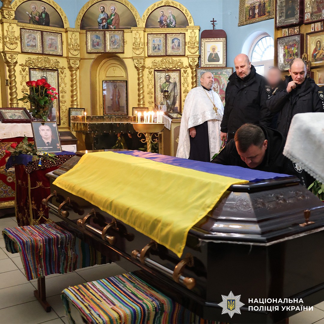 Поліцейські попрощались з полеглим колегою