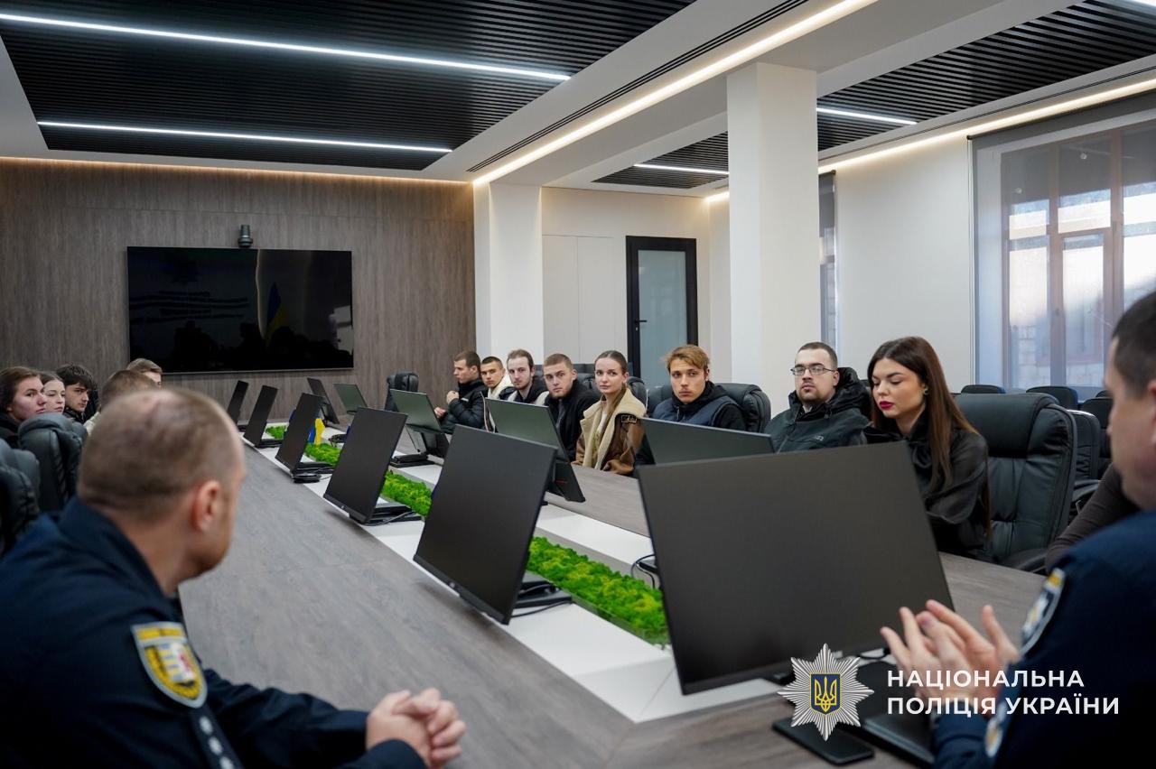 Керівник поліції Закарпаття зустрівся зі студентами УжНУ
