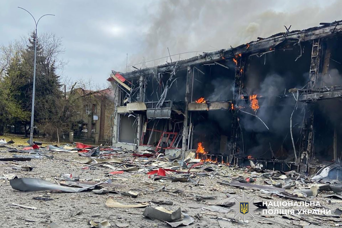 Зруйнована будівля