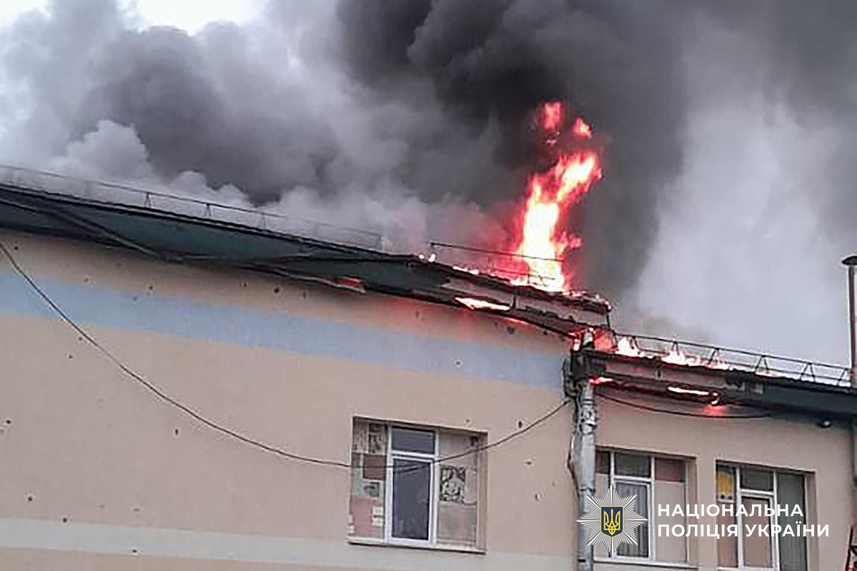 Горить будинок