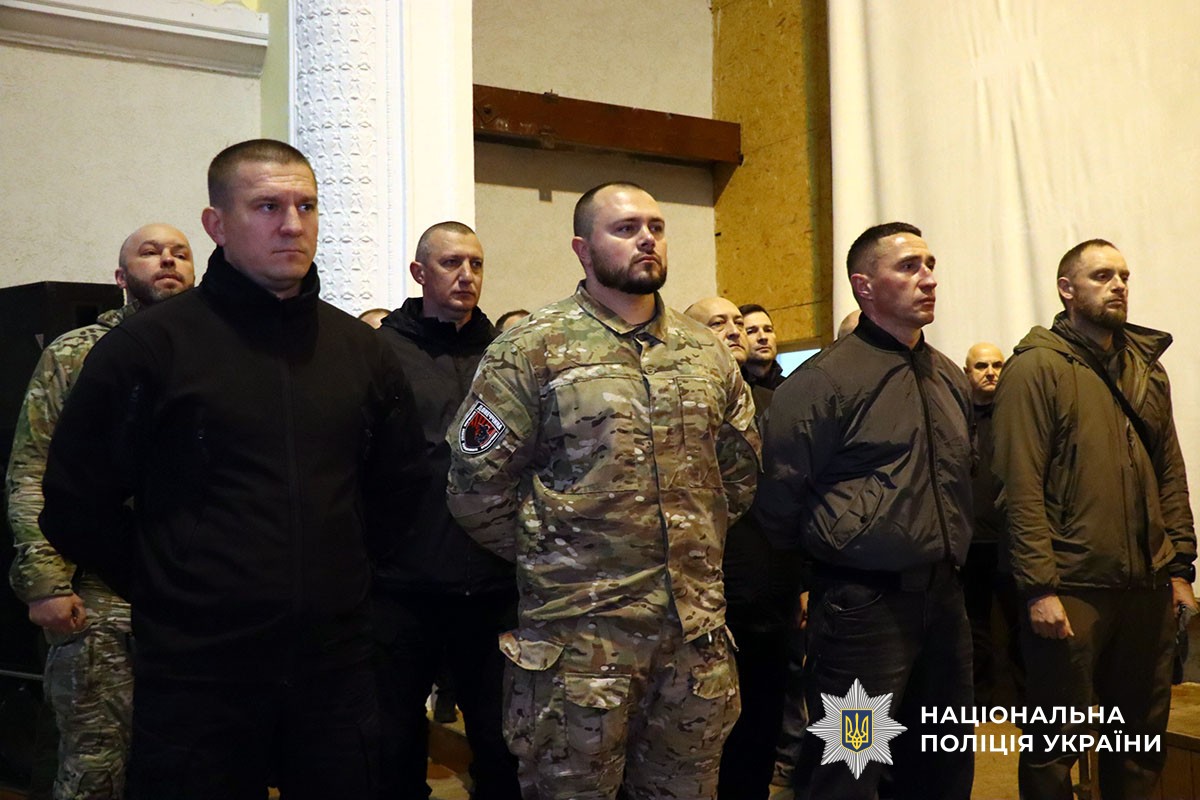 На Донеччині провели в останню путь поліцейського Віталія Олейнікова