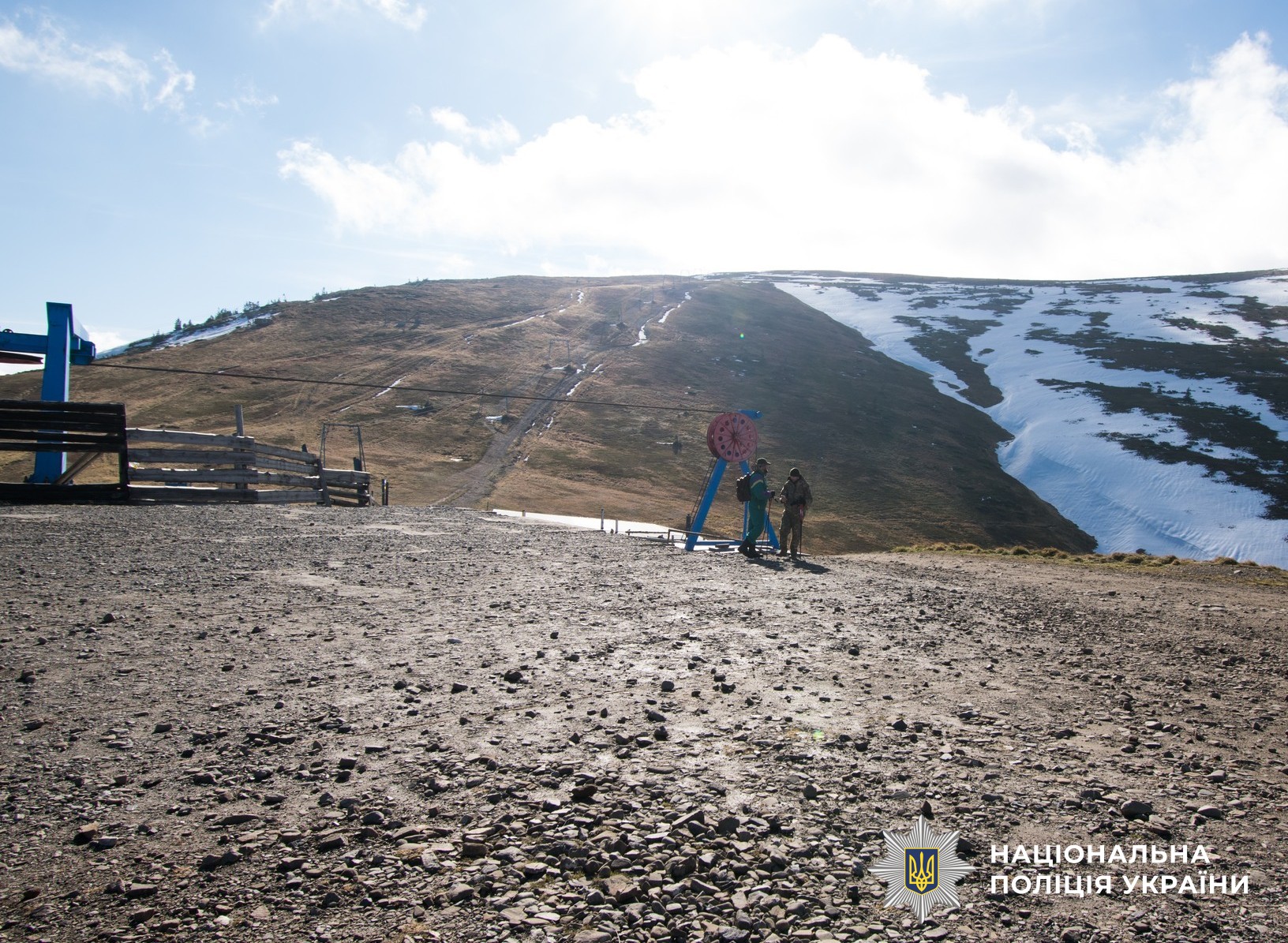 учасники під час подорожі у Карпати
