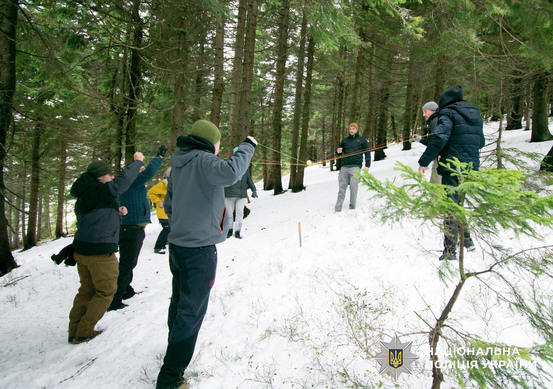 учасники ретриту під час терапевтичних практик