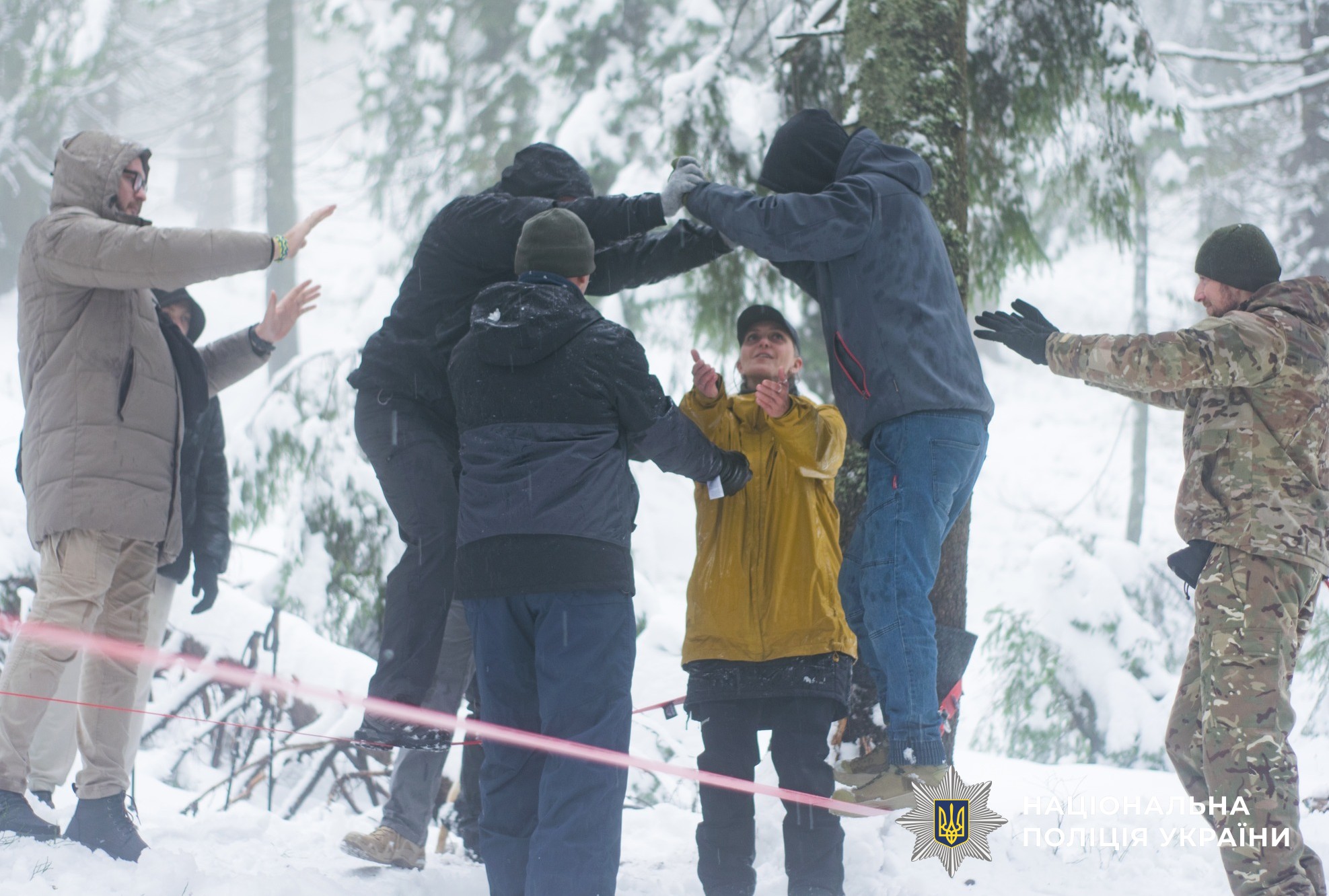 учасники ретриту під час терапевтичних практик