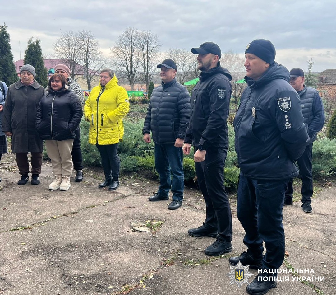 учасники відкриття поліцейської станції