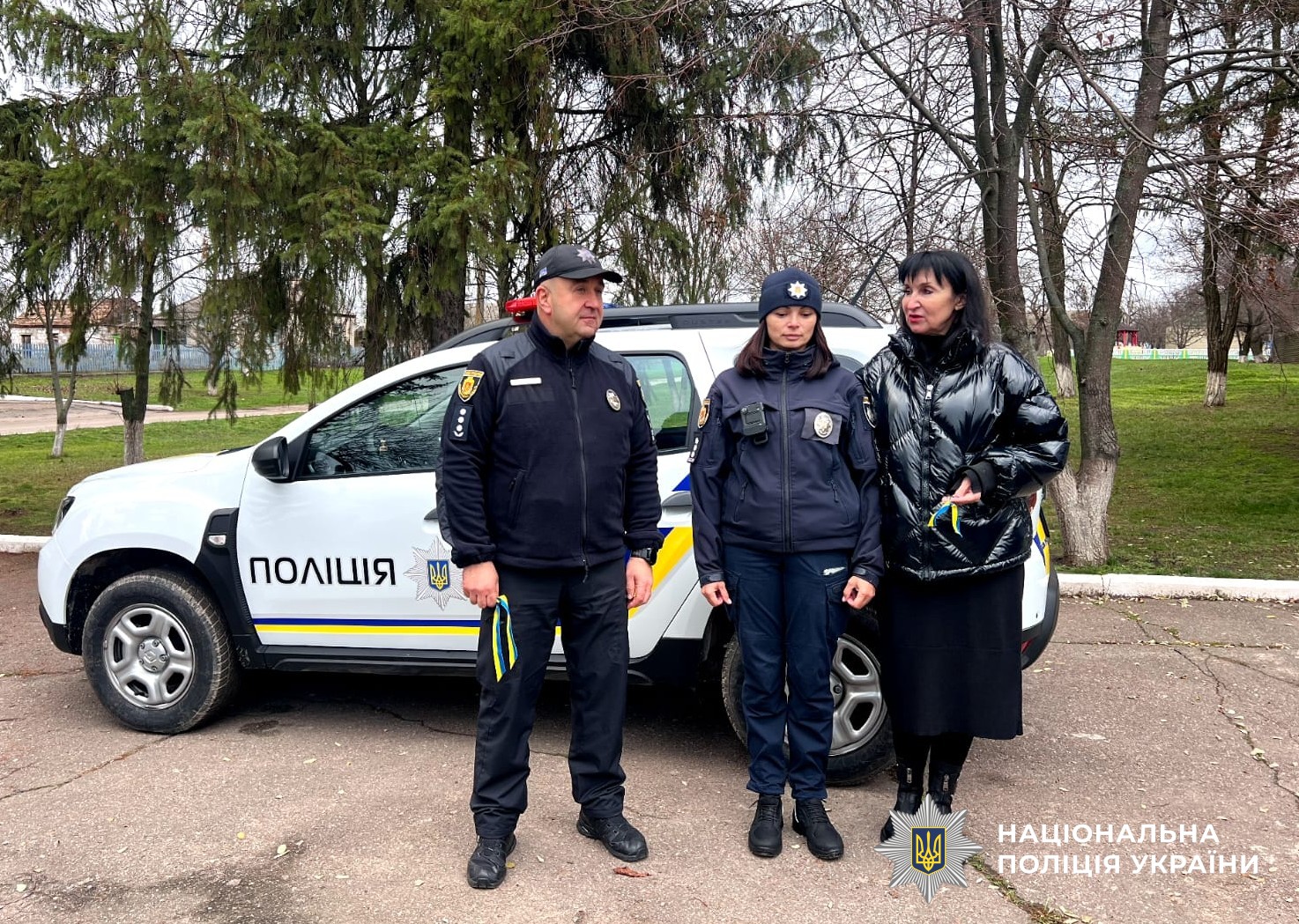 начальник поліції області, голова громади та поліцейський офіцер громади