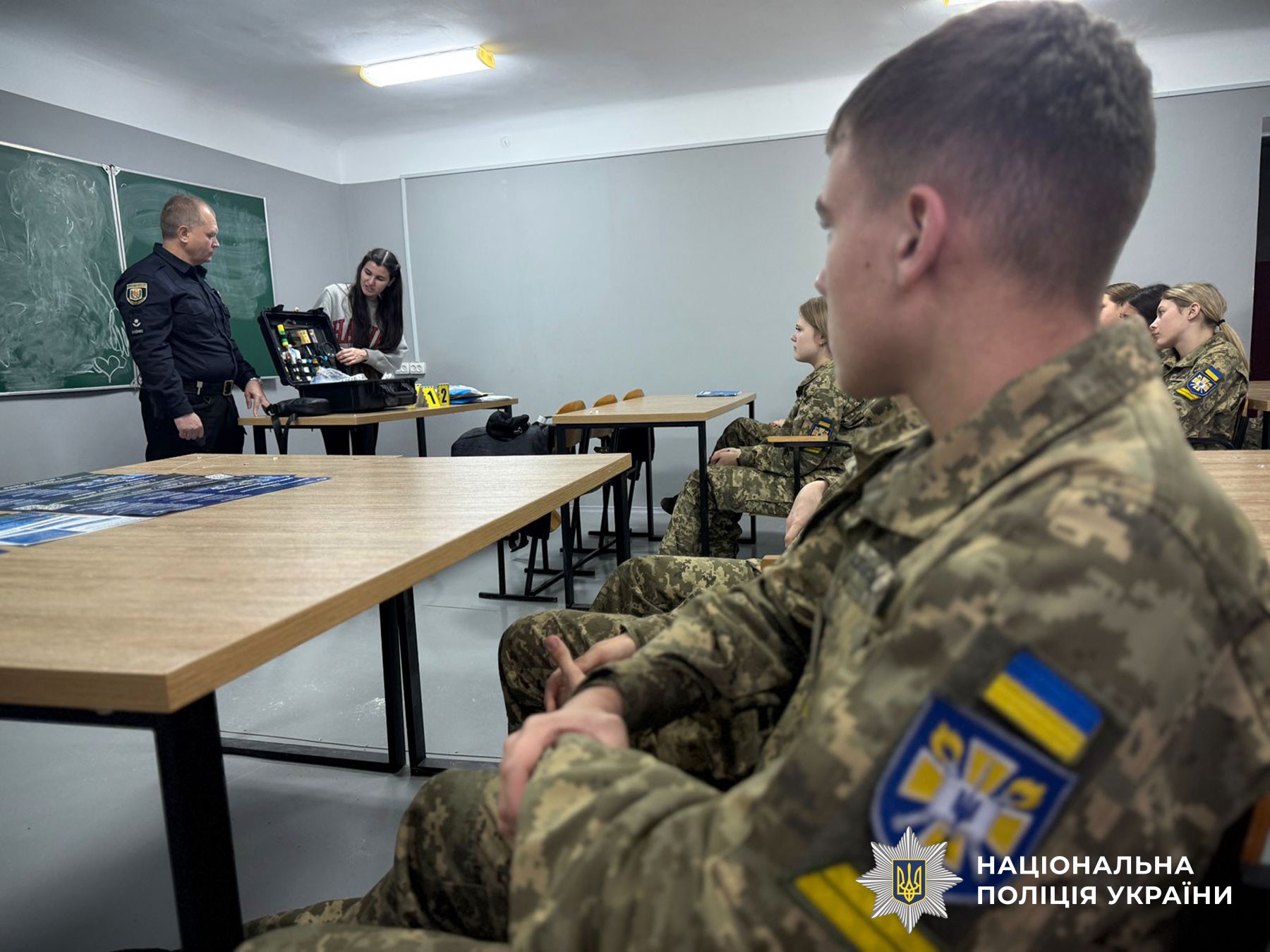 Поліцейські Полтавщини провели пізнавальну профорієнтаційну зустріч для ліцеїстів із підвищеною військово-фізичною підготовкою