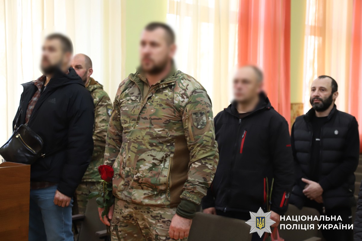 Напередодні Дня народження спецпризначенця учні ліцею № 33, де він навчався, рідні та колеги захисника зібралися, щоб віддати шану світлій пам’яті Героя. Хвилина мовчання, квіти біля меморіальної дошки в холі рідної школи, спогади, фото й відео — кожна деталь нагадувала про його мужність, шляхетність та незламний характер. Сьогодні мітинг-реквієм відбувся на Сабарівському кладовищі – на Алеї Слави, де похований Герой разом із своїми побратимами.

Майор поліції Богдан Щербань загинув у травні 2022 року в Запорізькій області під час ракетного обстрілу армією рф. Разом із побратимами він виконував бойові завдання у складі зведеного підрозділу Нацполіції «Сафарі». У 2014–2015 роках він брав участь в АТО, а в 22-му – у визволенні Ірпеня, Бучі й Гостомеля. Посмертно поліцейський нагороджений орденом «За мужність» III ступеня.

Богдан був щирою, справедливою людиною, відданим своєму обов’язку правоохоронцем, люблячим чоловіком і батьком. Він обожнював спорт і свою родину. У нього залишилися син Володимир та донька Еліна.

Кожен Герой – це цілий світ і, коли цей світ руйнується, він продовжує жити у нашій пам'яті, вдячності та в словах «не забудемо», бо пам'ять — це наша зброя проти забуття. Спецпризначинець назавжди у строю «небесного війська». Його життя — це подвиг, а найвища ціна, яку він заплатив за свободу України, — це наша вічна скорбота та незламна віра у Перемогу, яку він наближав.