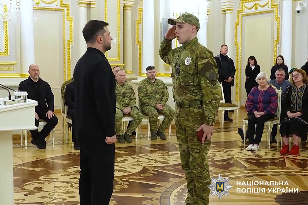 Президент нагородив орденом поліцейського Донеччини Руслана Курбатова