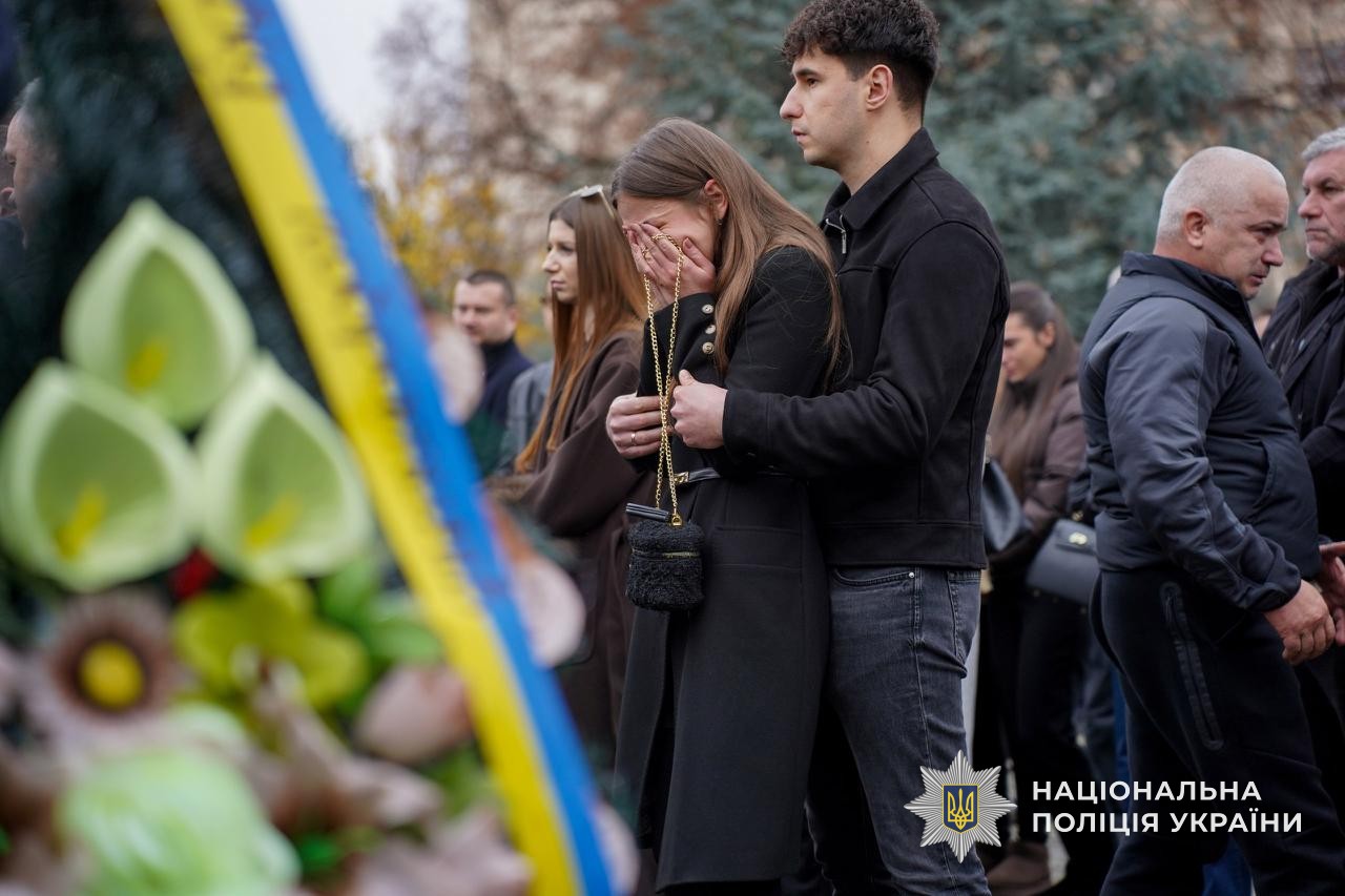 Прощання із загиблим поліцейським Юрієм Василиженком в Ужгороді.