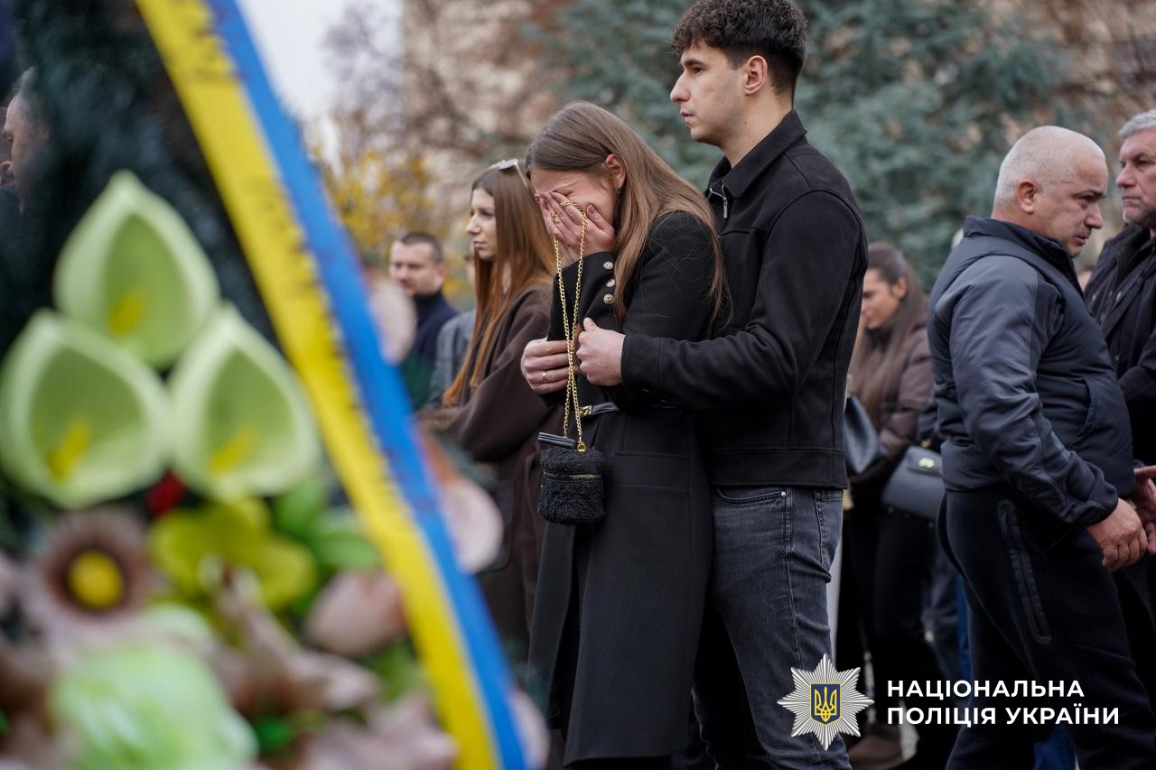 Прощання із загиблим поліцейським Юрієм Василиженком в Ужгороді.