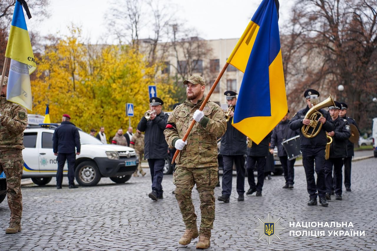Прощання із загиблим поліцейським Юрієм Василиженком в Ужгороді.