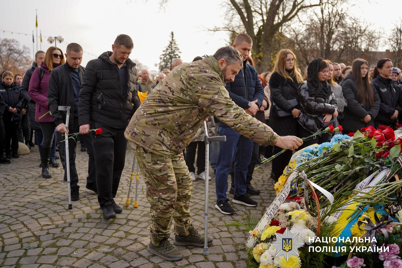 Прощання із загиблим поліцейським Юрієм Василиженком в Ужгороді.