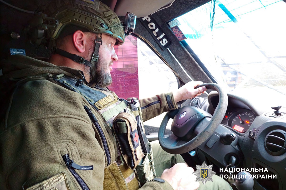 Поліцейський за кермом